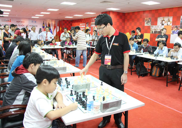 Giải cờ vua quốc tế HD Bank Cup 2013: Lê Quang Liêm giao lưu với 20 người hâm mộ